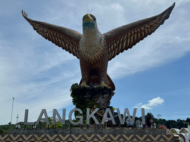 ランカウイ島観光スポット『Dataran Lang』巨大な鷲